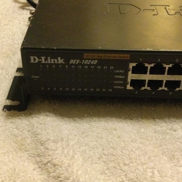 D-Link DGS-1024D 24-Port Gigabit Unmanaged Metal Desktop or Rackmount Switch (DG - Picture 4 of 8